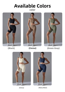 Dettaglio che mostra i cinque colori disponibili per questo set da yoga e fitness