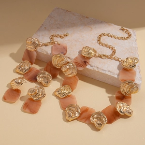 Retro resin jewelry set with golden shell accents and amber square pendants