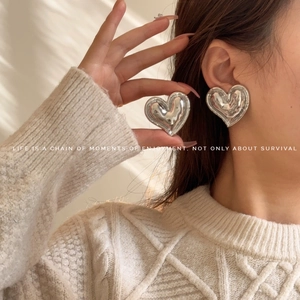 Polished silver heart earrings in a chunky 3D style for a vintage French fashion look