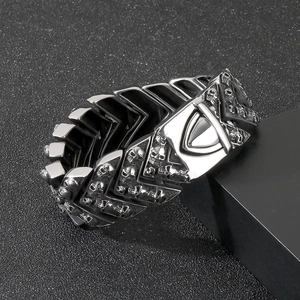 Gothic punk style stainless steel skull bracelet with V-shape links and shield clasp