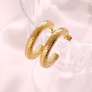 Vintage 18K gold plated C-shaped earrings with unique textured hammered metal finish