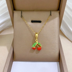 Collier Pendentif Cerise Rouge Chaîne Acier Inoxydable Cuivre Émail Fruit Feuille Zircon Incrusté Bijoux Femmes