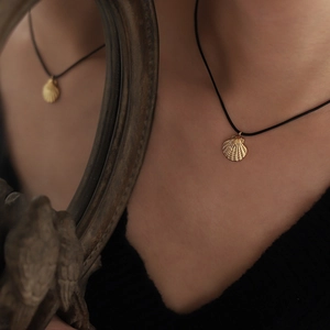 Titanium Steel Gold Shell Pendant Necklace For Women Ocean Style Black Rope Adjustable Clavicle Chain Choker Vacation Jewelry