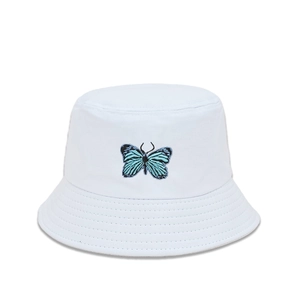 Broderie détaillée de papillon sur bob en coton blanc avec bordures renforcées et couture