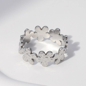 Minimalist silver daisy flower ring in stainless steel with hammered metal texture