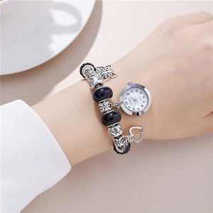 Montre bracelet à perles pour femme avec breloques cœur et papillon en argent poli