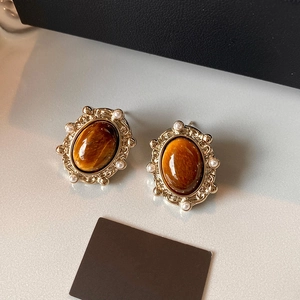 Boucles d'oreilles vintage avec œil de tigre ovale, perles et bordure dorée