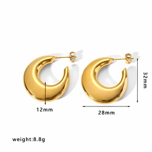 Detailed size specifications of hollow C-shaped gold hoop earrings for women