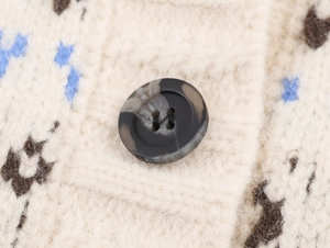 Pull d'hiver en maille avec motifs de cerf vintage et boutons à effet marbré premium