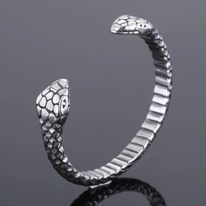 Bracciale rigido in acciaio inox con doppie teste di serpente e trama a squame