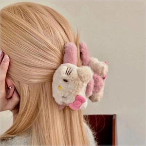 Plush Hair Claw Clip Cute Cartoon Cat Shape Faux Fur Hair Clamp Non-Slip Sweet Styling Accessory For Women Girls