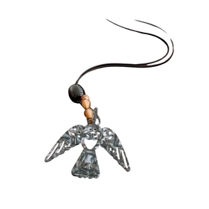 Collier pendentif oiseau bohème avec texture marbre sur cordon noir et perles