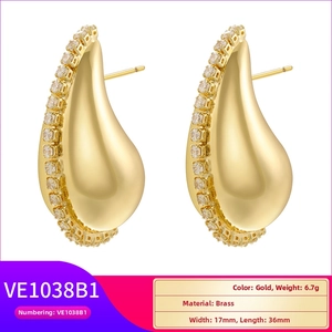 Detail of 18K gold plated hollow teardrop earrings with dimensions and weight data