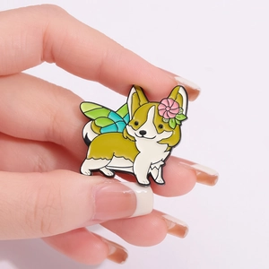Mignonne épinglette en émail de chien Corgi avec ailes colorées et fleur rose