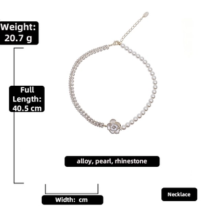 Vue détaillée du collier fleur en perles montrant la longueur 40,5cm et le poids 20,7g