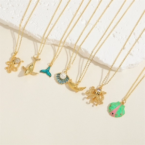 Collana serie oceano con pendenti in smalto a forma di conchiglia, polpo e balena