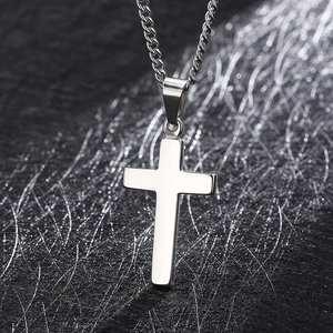 Collier minimaliste avec pendentif croix en acier inoxydable argenté et chaîne cubaine polie