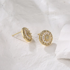 Boucles d'oreilles géométriques plaquées or 18 carats avec pavé de zircons cubiques