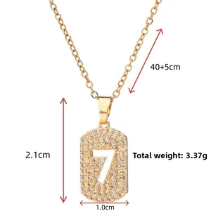 Dimensioni dettagliate della collana dorata con pendente numero 7 e zirconi lucidi