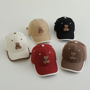 Casquette enfant ours mignon en plusieurs couleurs avec broderie et protection solaire