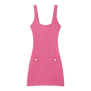 Vestido de punto ajustado sin espalda en rosa vivo con botones dorados