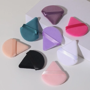 Set de 8 borlas de algodón triangulares de colores con cintas en expositores