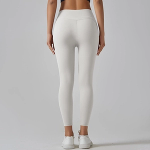 Detail van hoge taille yoga legging met elastische stof en billen liftend naadontwerp