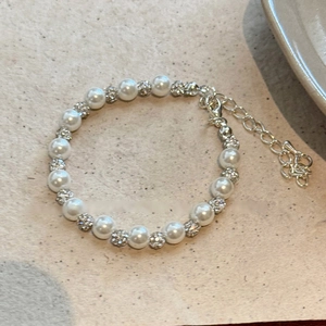 French style silver beaded bracelet with elegant white pearls and sparkling diamond accents