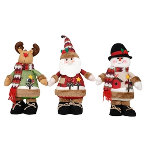 Lot de peluches de Noël comprenant le Père Noël, un renne et un bonhomme de neige