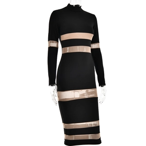 Détail de la robe noire à manches longues avec empiècements en résille beige