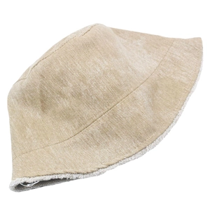 Close-up of the warm sherpa lining and twill fabric texture on a beige bucket hat