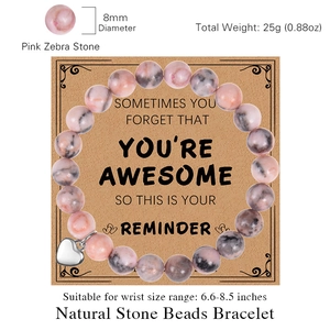 Bracelet en pierre zébrée rose 8mm avec pendentif coeur sur carte de vœux