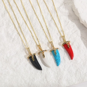 Pendentifs Cornicello de luxe en quatre couleurs avec plaquage or et oxydes de zirconium