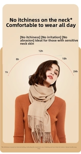 Nahaufnahme eines beigen Kaschmirschals mit weichen Fransen auf einem Strickpullover