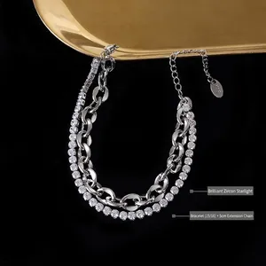 Bracelet double rang en acier titane plaqué or 18K avec zircons et maille gourmette