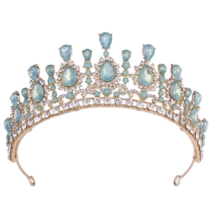 Barocke Brautkrone mit blauen Tropfenkristallen und Goldmetall für Hochzeiten