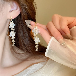 Elegant floral tassel earrings with white resin flowers and clear crystal beads