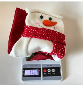Weight measurement of 176.7g for the snowman themed plush Christmas gift storage bag