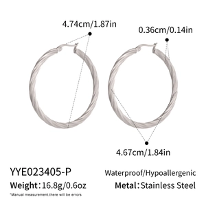 Detailed size chart of stainless steel twisted hoop earrings with 4.7cm diameter