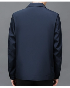 Rückansicht der dunkelblauen Business-Jacke mit klaren Linien und Slim-Fit-Passform