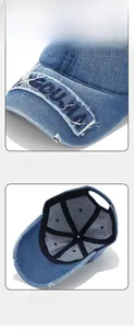 Dettaglio del ricamo GDUHA su cappellino in denim blu lavato con bordi in stile retrò