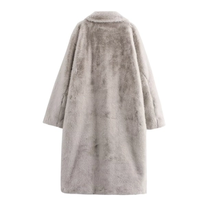 Manteau long femme en fausse fourrure grise avec texture pelucheuse épaisse et design chic