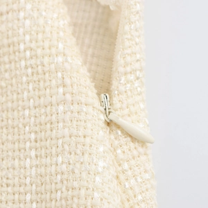 Completo due pezzi in tweed beige elegante con cerniera laterale a scomparsa