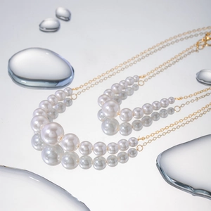 Exquisite 18k gold stainless steel necklace with gradient white pearls on mirror surface