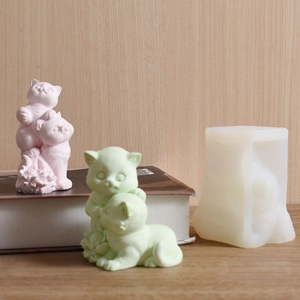 Detailed cat silicone mold for DIY candles and plaster crafts featuring cute kittens