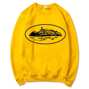 Vibrant yellow crewneck sweatshirt with black island print, long sleeves and casual fit