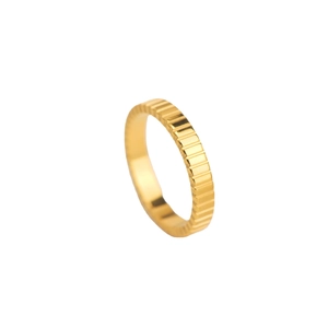 Minimalist vertical ribbed 18k gold plated stainless steel ring with industrial design
