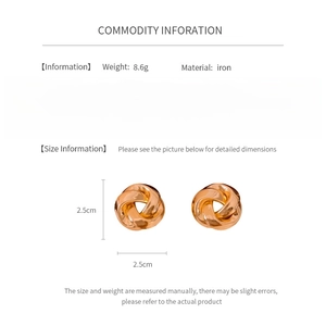 Spécifications de taille pour boucles d'oreilles dorées, poids 8,6g et matériau fer