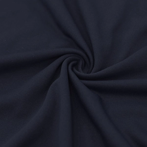 Vue macro du tissu tricoté bleu marine montrant la texture douce et le tissage fin