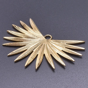 Detailed view of 18k gold plated stainless steel fan leaf pendant for DIY jewelry